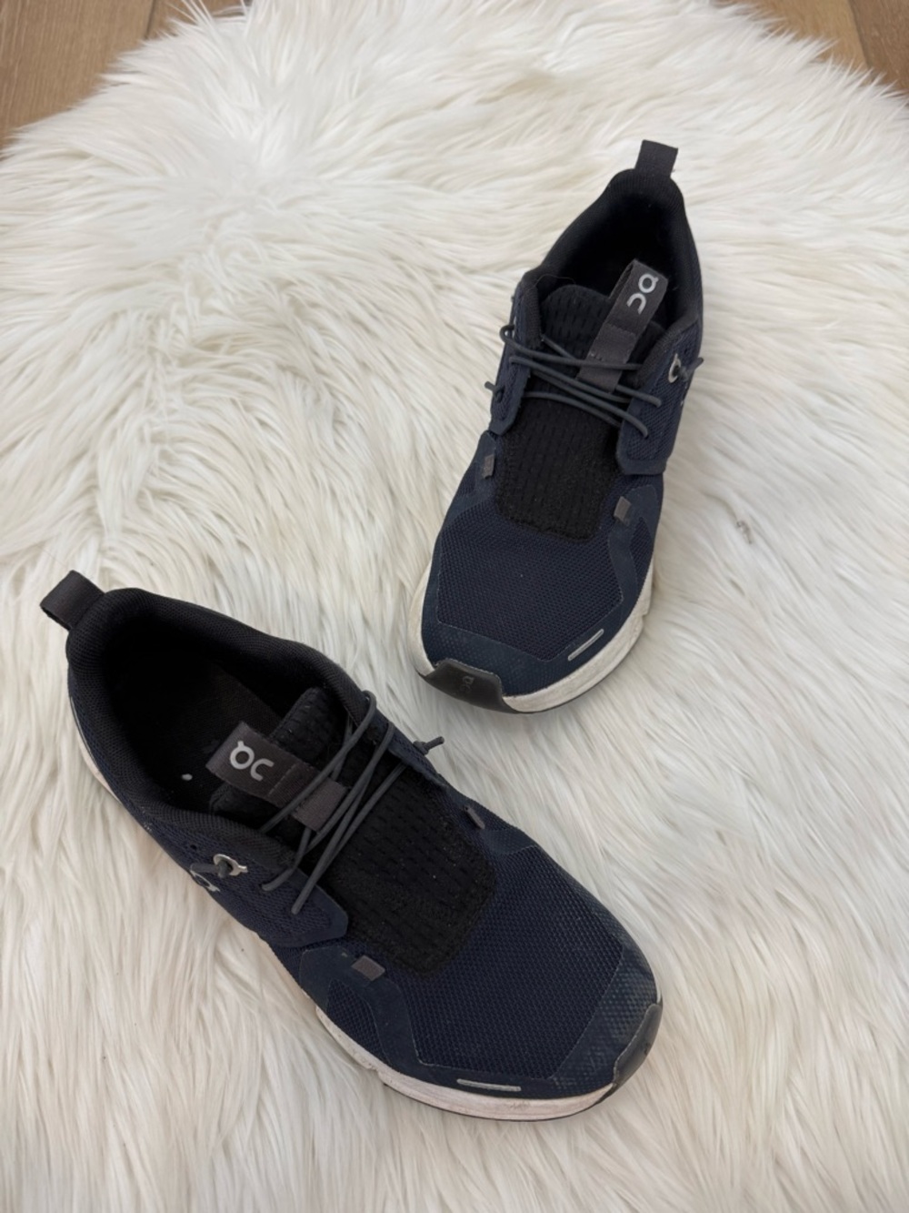 On Running Boys Athletic Sneakers in Navy - Size 4.5